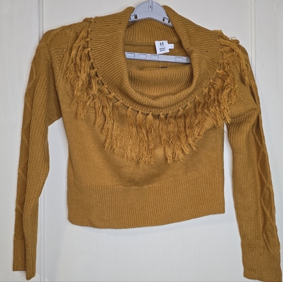 Hidden Brand Fringe Crop Cold Shoulder Sweater Size Small NWT - Picture 2 of 8